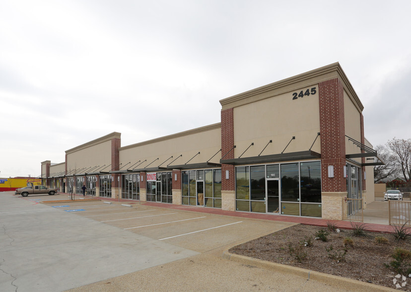 2445 S Buckner Blvd, Dallas, TX à louer - Photo de l’immeuble – Image 2 sur 7