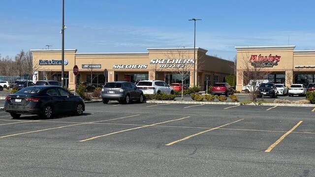 Bricktown Way, Staten Island, NY à vendre - Photo de l’immeuble – Image 3 sur 3