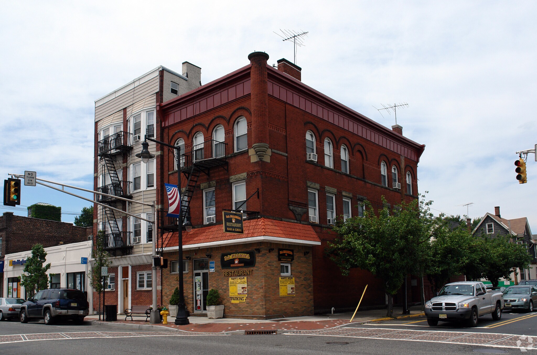 440 Harrison Ave, Harrison, NJ à louer Photo principale– Image 1 sur 4