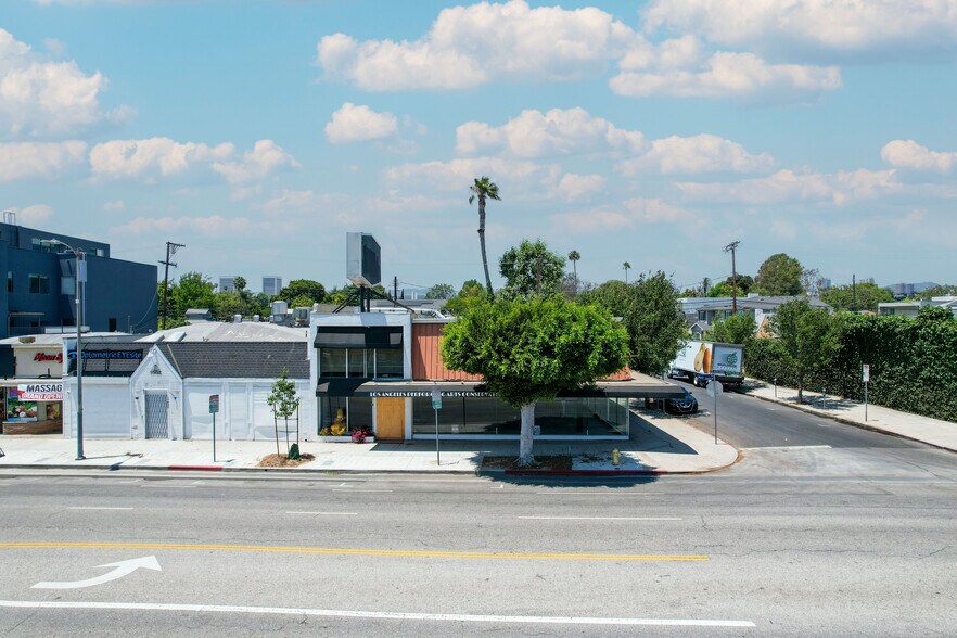 10931 W Pico Blvd, Los Angeles, CA à vendre - Photo de l’immeuble – Image 2 sur 32