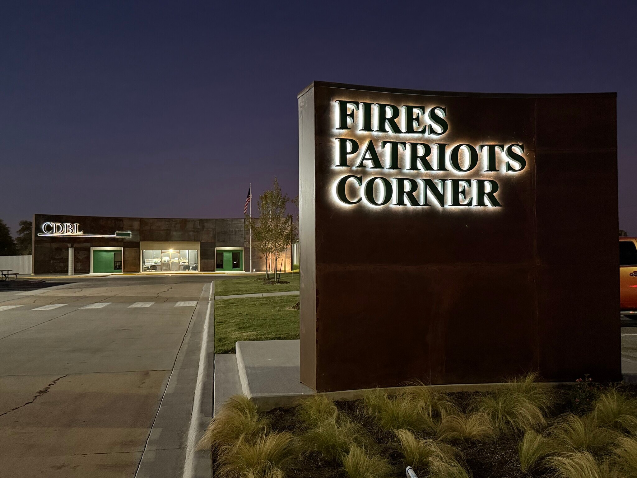 2 SE Lee Blvd, Lawton, OK à louer Photo principale– Image 1 sur 18