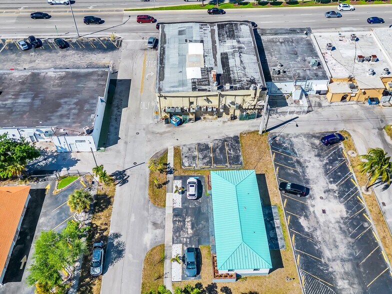 1222 NE 163rd St, North Miami Beach, FL à vendre - Photo de l’immeuble – Image 2 sur 30