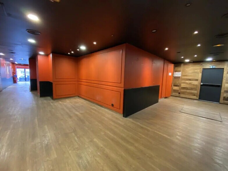 Local commercial dans Paris à vendre - Photo de l’immeuble – Image 2 sur 9