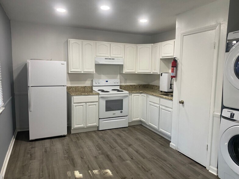 1966 Lakeview Rd, Asheboro, NC à vendre - Photo de l’immeuble – Image 3 sur 11
