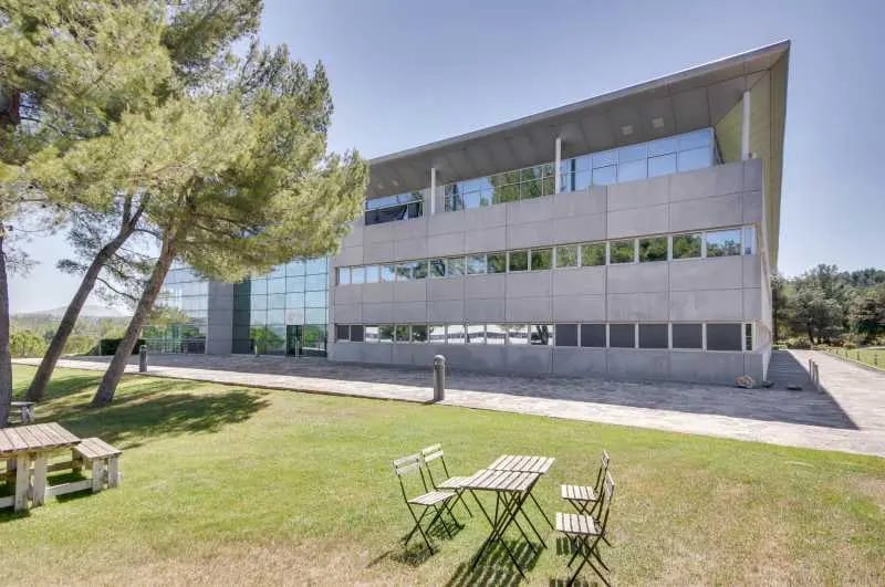 430 Rue Pierre Simon Laplace, Aix-en-Provence à louer Photo de l’immeuble– Image 1 sur 16