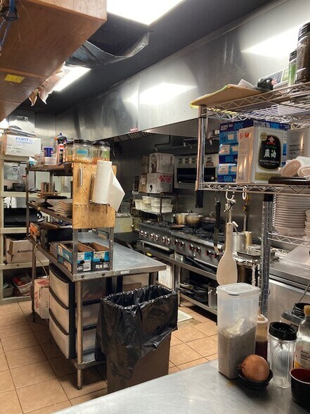 1111 Mccully St, Honolulu, HI à louer - Photo de l’immeuble – Image 3 sur 7