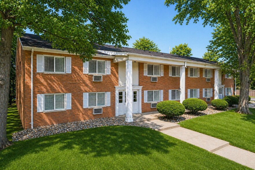 909 E Jolly Rd, Lansing, MI à vendre - Photo de l’immeuble – Image 2 sur 22
