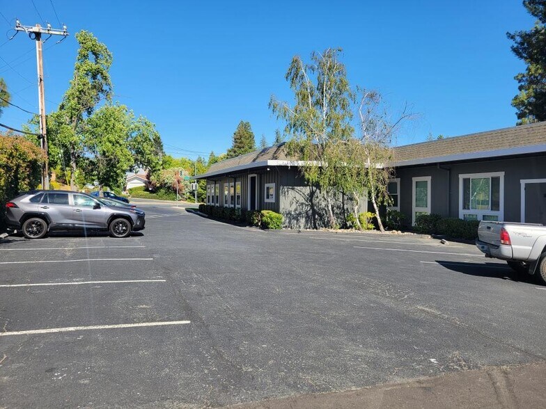 6590 Alhambra Ave, Pleasant Hill, CA à louer - Photo de l’immeuble – Image 2 sur 8