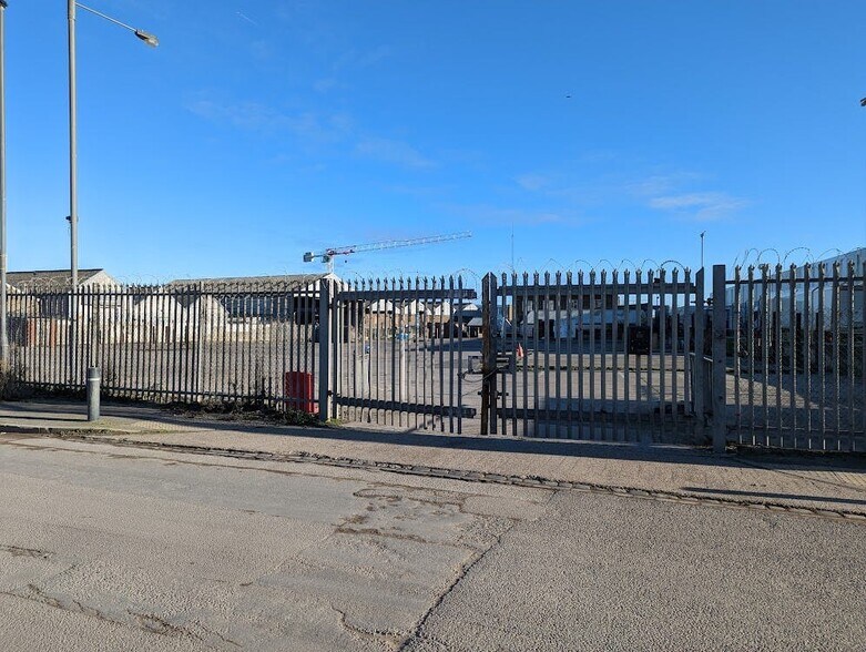 Riverside Rd, Londres à louer - Photo de l’immeuble – Image 3 sur 3