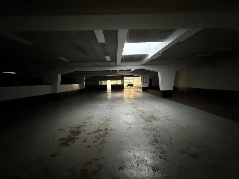 Local commercial dans Marseille à vendre - Photo de l’immeuble – Image 2 sur 5