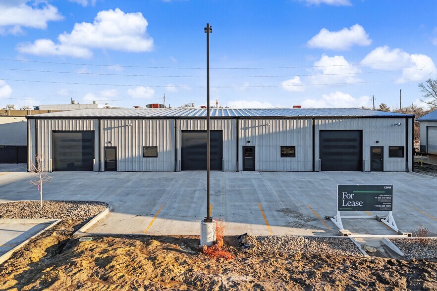 385 NW 43rd Pl, Des Moines, IA à louer - Photo de l’immeuble – Image 2 sur 10