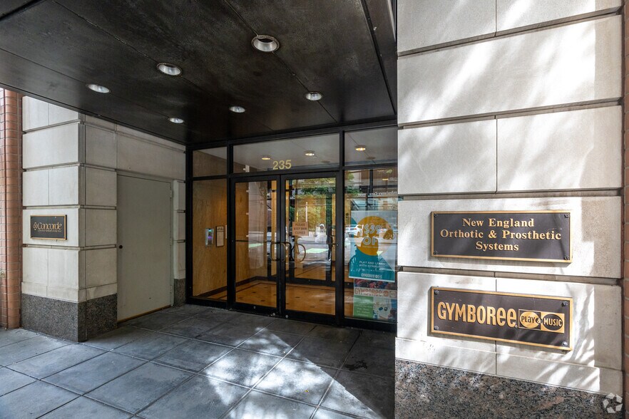 240 E 39th St, New York, NY à louer - Photo principale – Image 1 sur 4