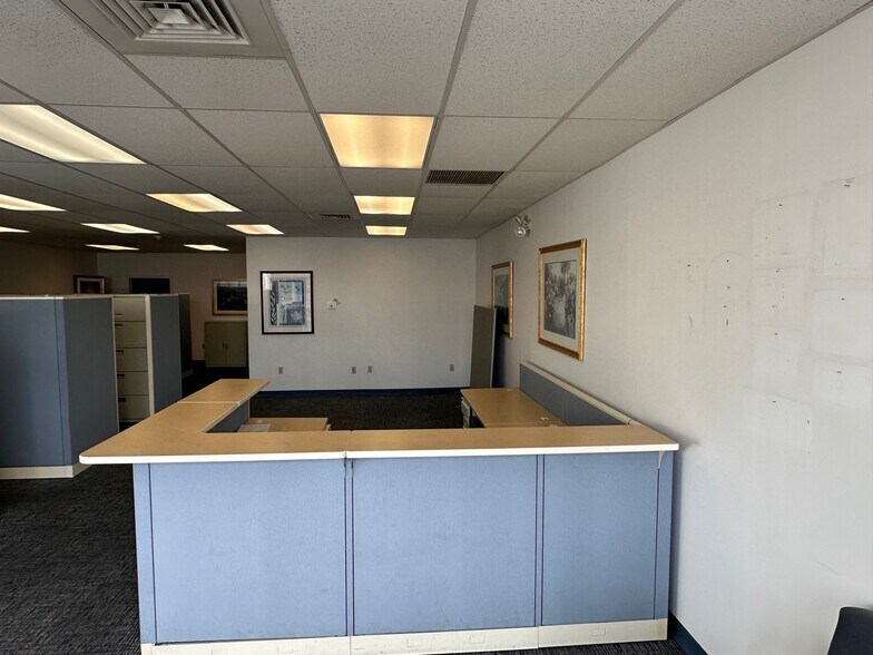 1085 Park Ave, Cranston, RI à louer - Photo de l’immeuble – Image 3 sur 6