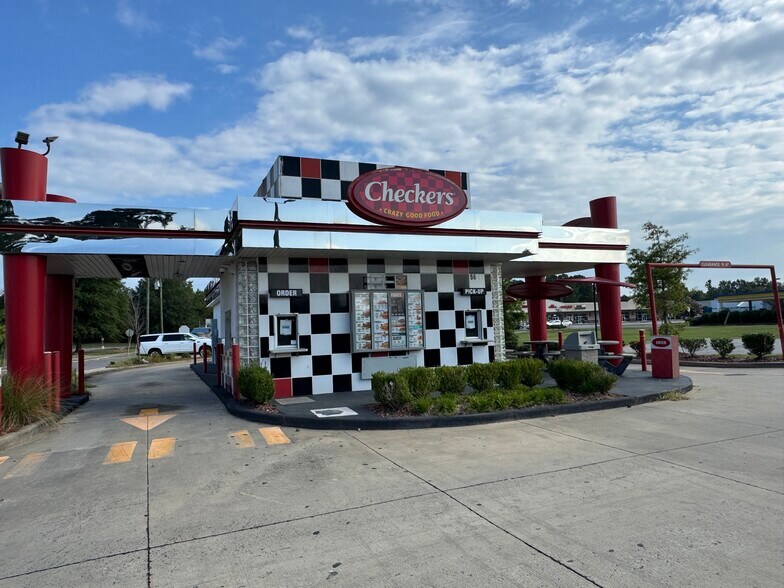 5620 Mcfarland Blvd, Northport, AL à louer - Photo de l’immeuble – Image 1 sur 7