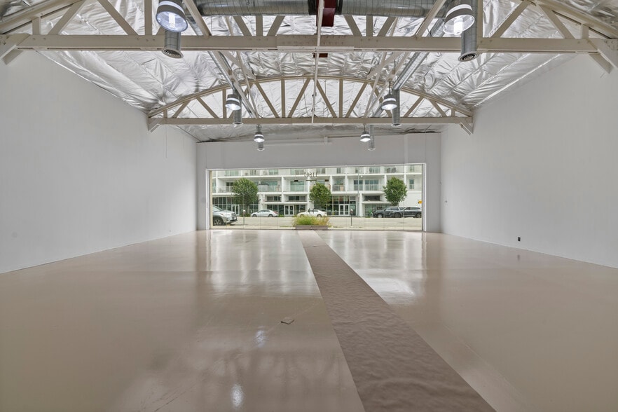 11807 Santa Monica Blvd, Los Angeles, CA à louer - Photo intérieure – Image 2 sur 28