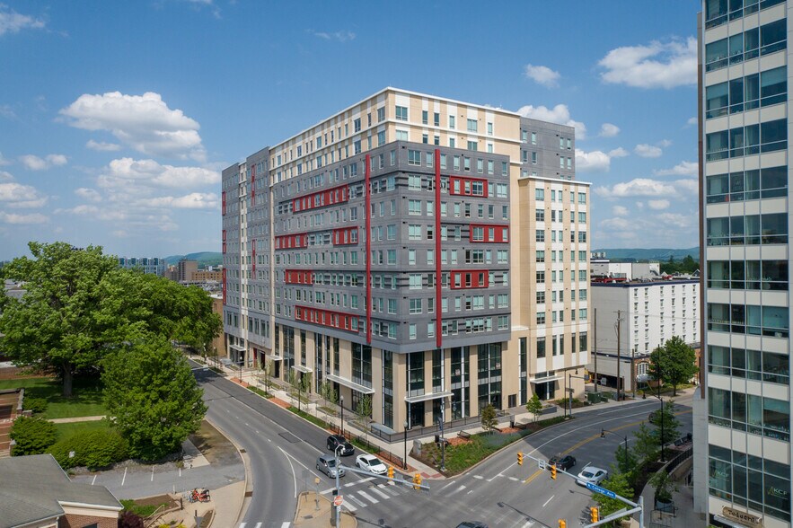 338 W College Ave, State College, PA à louer - Photo de l’immeuble – Image 1 sur 21
