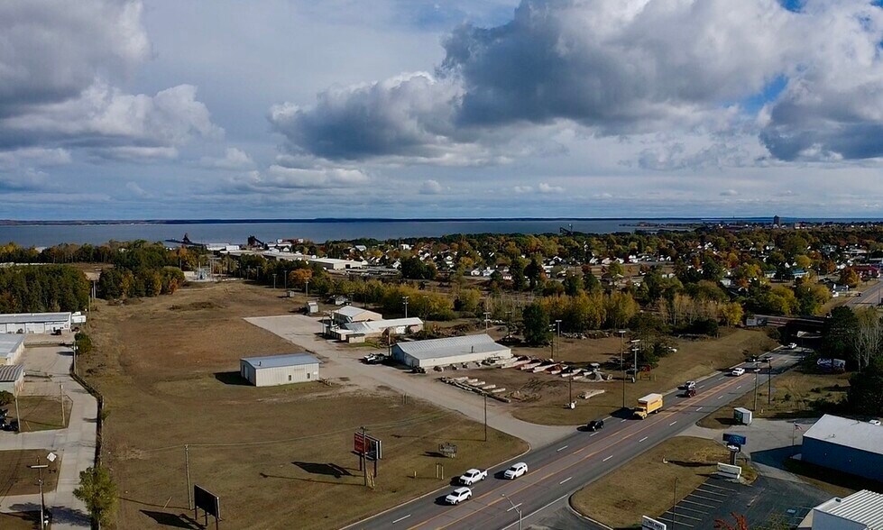 1720 N Lincoln Rd, Escanaba, MI à louer - Photo de l’immeuble – Image 1 sur 7