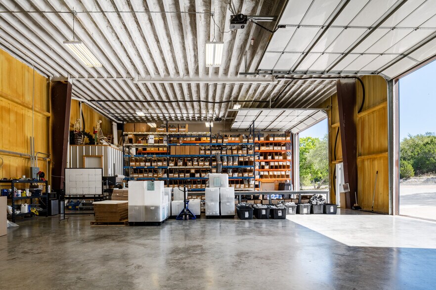 4402 Weletka Dr, Austin, TX à louer - Photo de l’immeuble – Image 2 sur 7