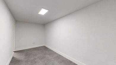 1612-1646 W 31st Pl, Hialeah, FL à louer Numérisation 3D Matterport– Image 1 sur 6