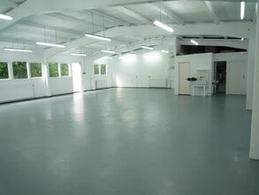 Littlemead Industrial Estate, Cranleigh à louer Photo intérieure– Image 1 sur 4