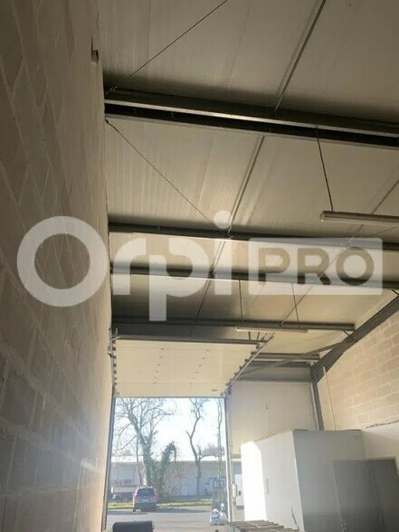 Local d’activités dans Le Haillan à louer - Photo intérieure – Image 2 sur 4