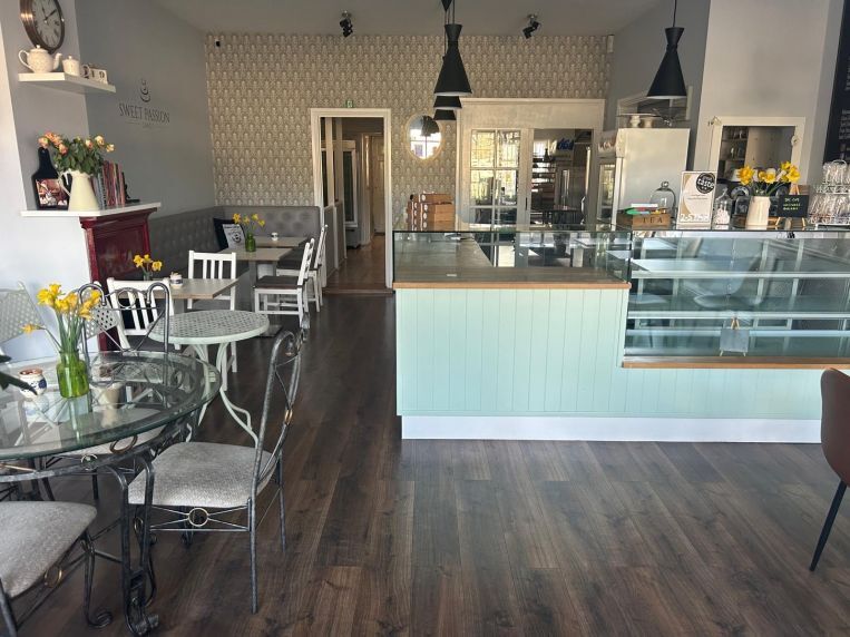 61-67 Old Woking Rd, West Byfleet, SRY KT14 6LF - Lot 61 - - Photo intérieure - Image 1 of 2