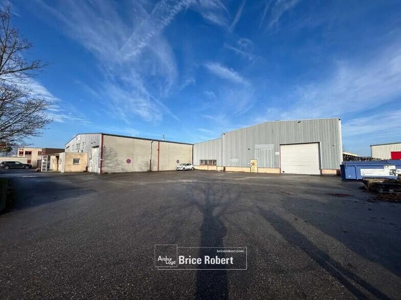 3 Rue Pascal, Chassieu à louer - Photo de l’immeuble – Image 1 sur 6