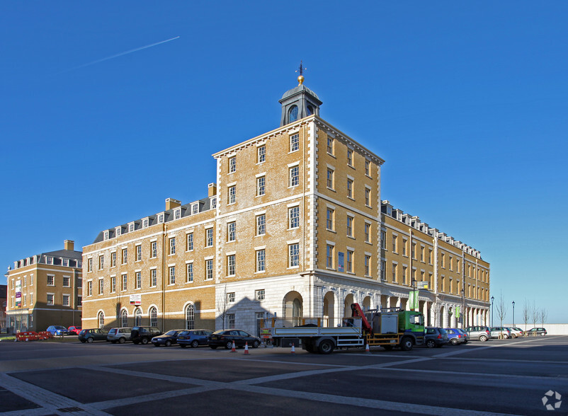 Queen Mother Sq, Dorchester à louer - Photo principale – Image 1 sur 4