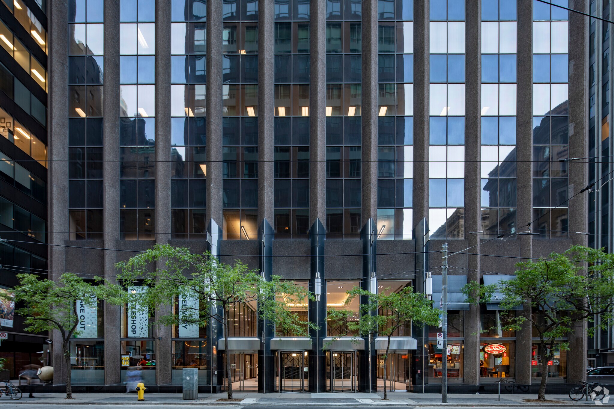18 King St E, Toronto, ON à louer Photo de l’immeuble– Image 1 sur 2