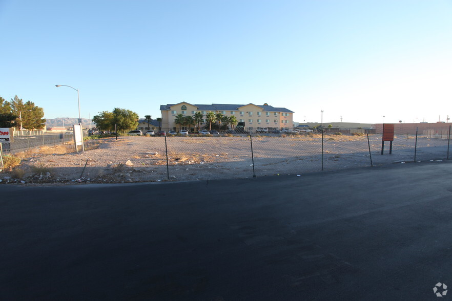 N Nellis Blvd, Las Vegas, NV à louer - Photo principale – Image 1 sur 4