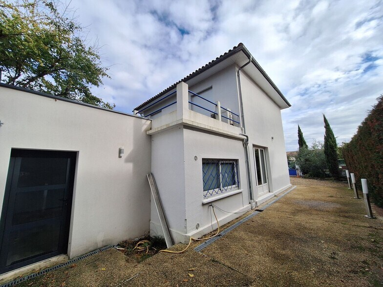 Bureau dans Cenon à vendre - Photo de l’immeuble – Image 2 sur 15