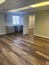 8221-8237 E Washington St, Chagrin Falls, OH à louer Photo de l’immeuble– Image 2 sur 3