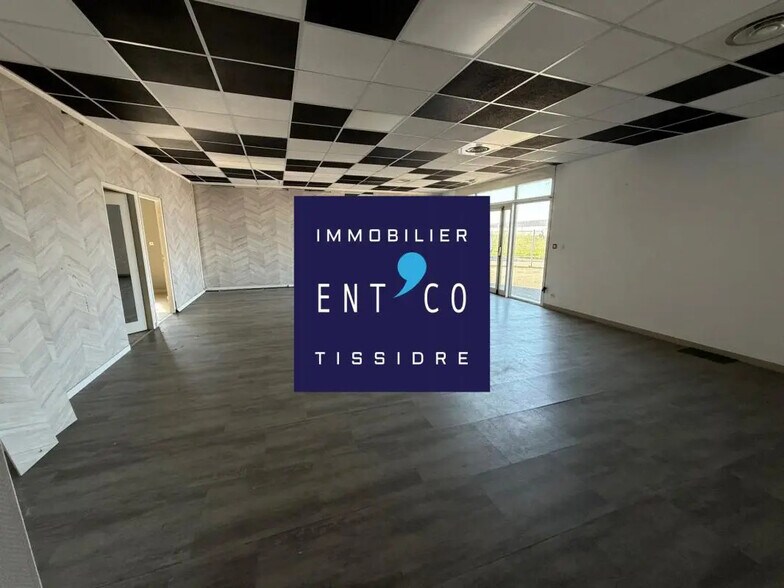 Local commercial dans Le Passage à louer - Photo intérieure – Image 2 sur 8