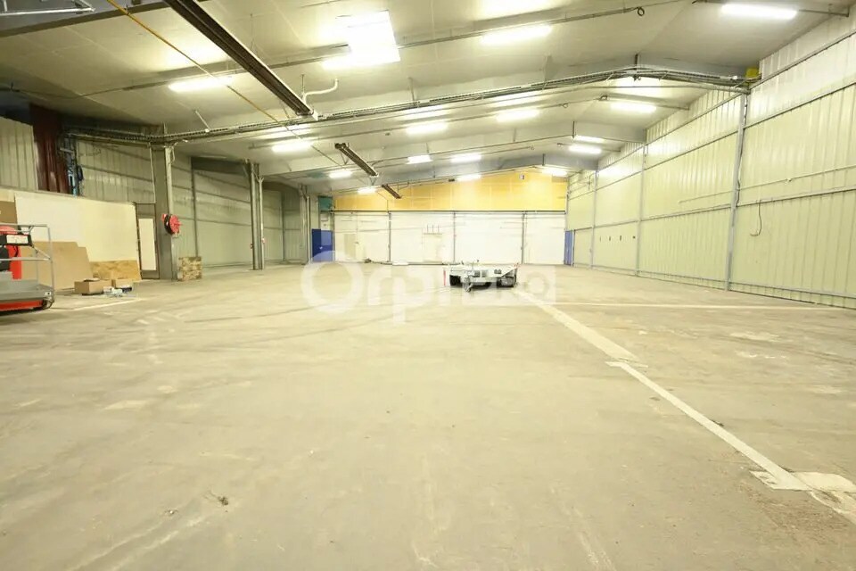 Industriel/Logistique dans Le Creusot à louer Photo de l’immeuble– Image 1 sur 13