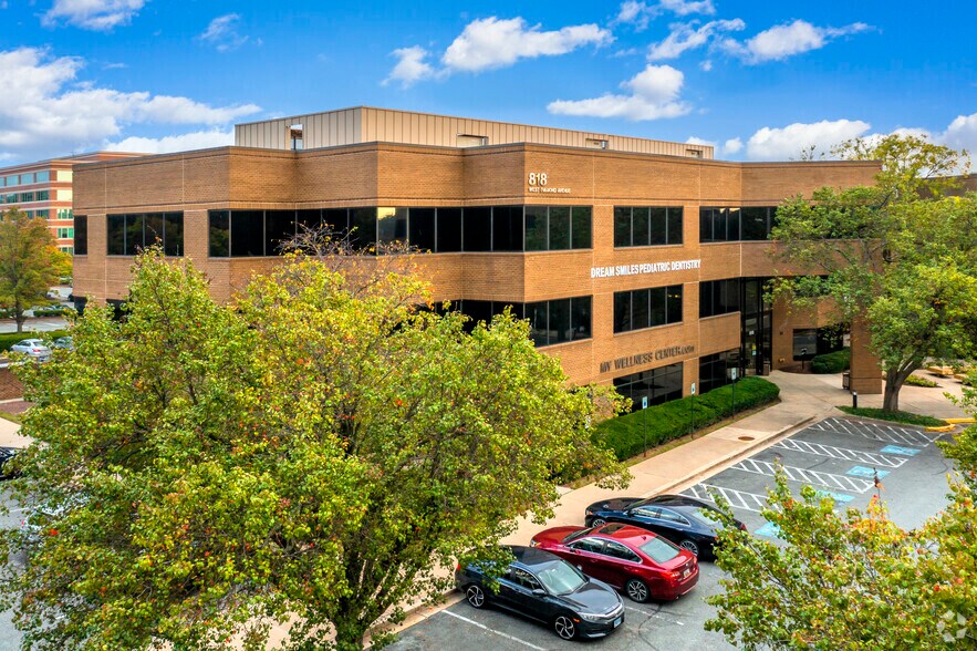 818 W Diamond Ave, Gaithersburg, MD à louer - Photo principale – Image 1 sur 5