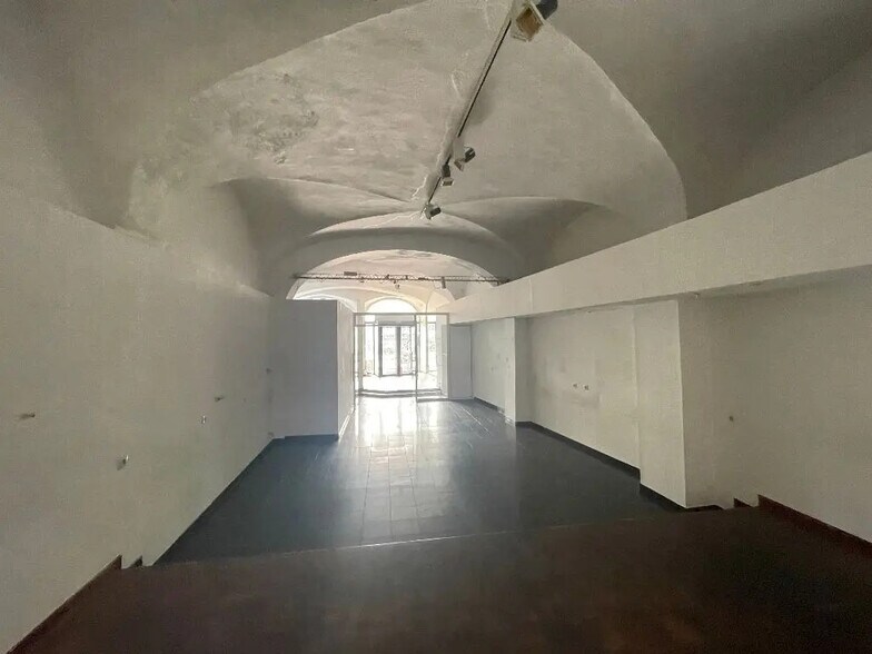 Local commercial dans Lyon à louer - Photo de l’immeuble – Image 1 sur 5