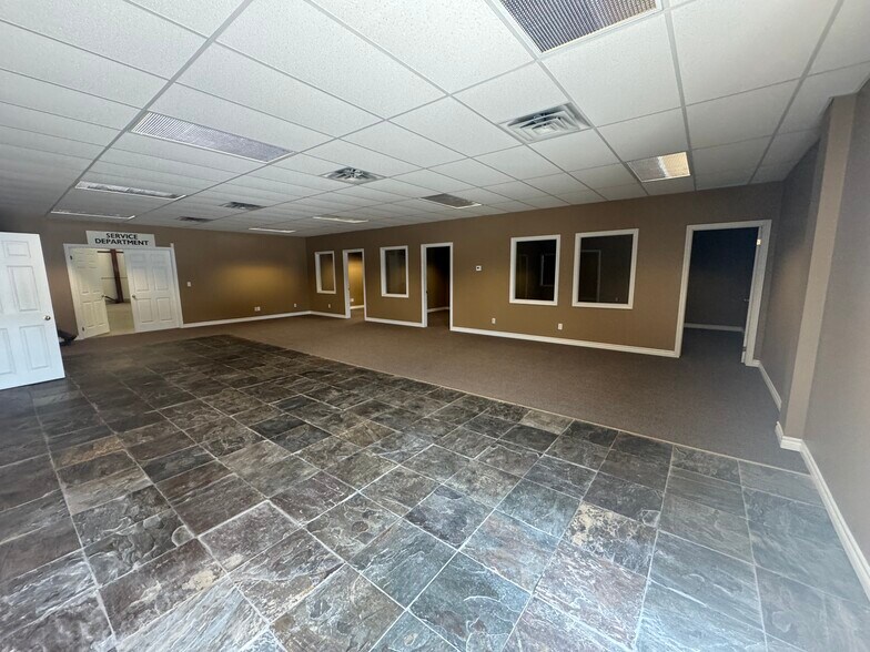 121 Jason St, Owen Sound, ON à louer - Photo de l’immeuble – Image 2 sur 17