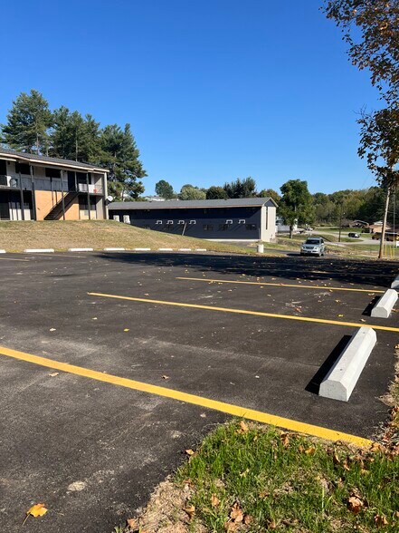 205 Parkway Pl, Parkersburg, WV à louer - Photo de l’immeuble – Image 3 sur 8