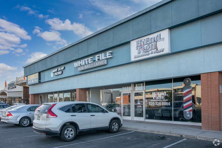 2920-2932 E Broadway Blvd, Tucson, AZ à louer - Photo de l’immeuble – Image 2 sur 3