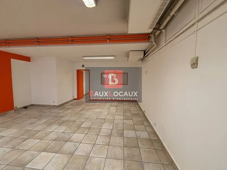 Local commercial dans Les Angles à louer - Photo intérieure – Image 1 sur 6