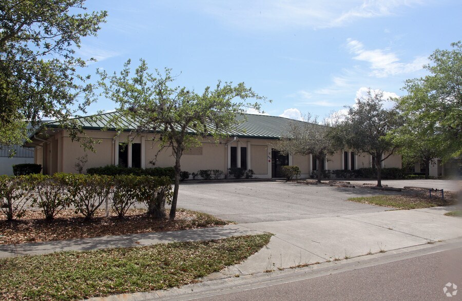 325 Scarlett Blvd, Oldsmar, FL à vendre - Photo de l’immeuble – Image 2 sur 24