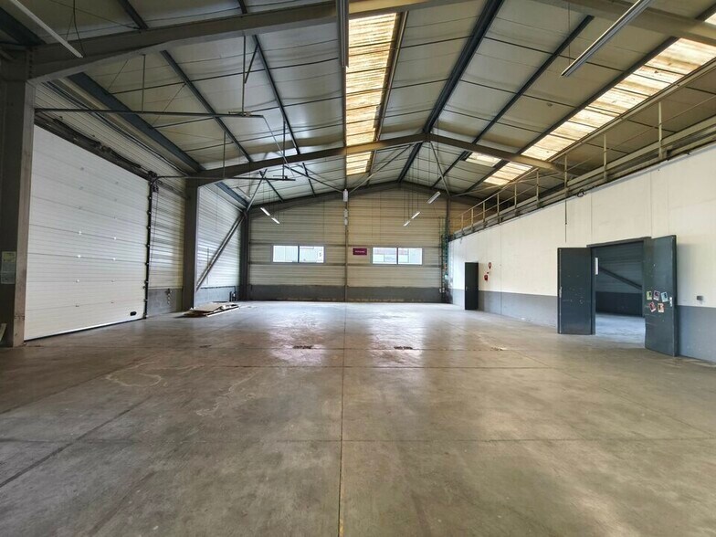 Local d’activités dans Anglet à louer - Photo de l’immeuble – Image 2 sur 10