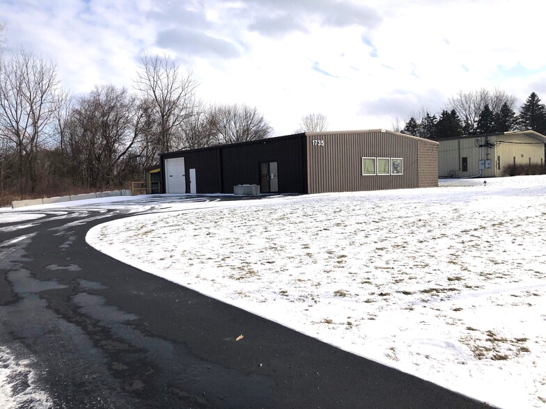 1735 Lakeville Rd, Avon, NY à louer - Photo principale – Image 1 sur 12