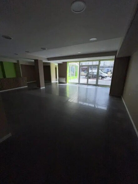 Local commercial dans Rueil-Malmaison à vendre - Photo de l’immeuble – Image 2 sur 23