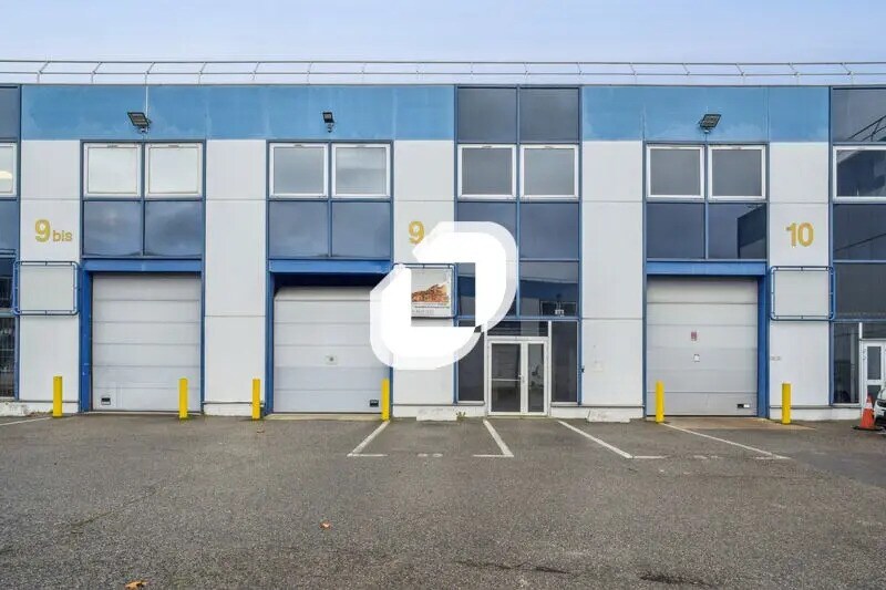 Local d’activités dans Vitry-sur-Seine à louer - Photo de l’immeuble – Image 1 sur 17