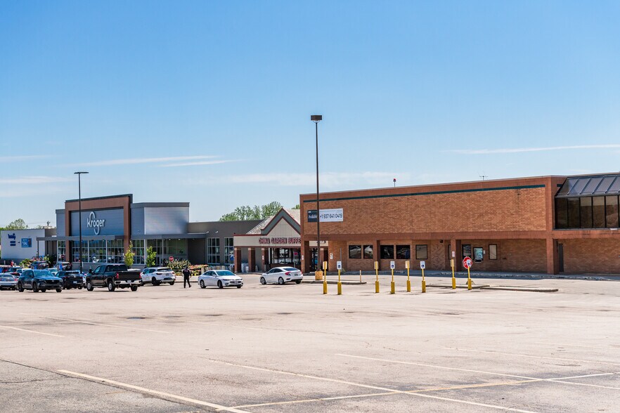 675-725 W Central Ave, Springboro, OH à louer - Photo de l’immeuble – Image 2 sur 4