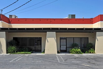21029 Itasca St, Chatsworth, CA à louer Photo intérieure– Image 1 sur 5