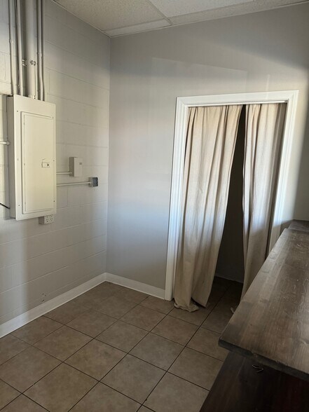 17866 Sierra Hwy, Santa Clarita, CA à louer - Photo intérieure – Image 3 sur 12