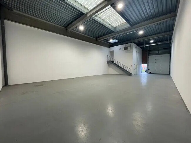 Plus de détails pour Bureau, Local d'activités à louer