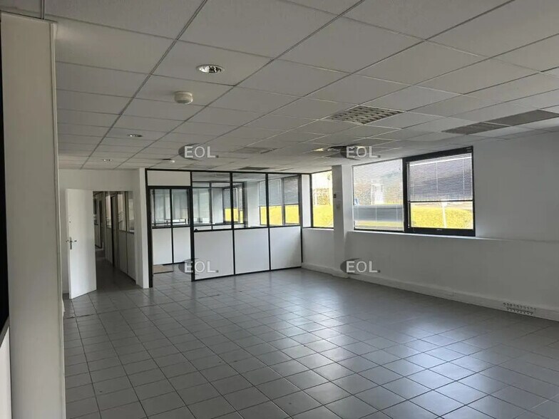 Industriel/Logistique dans Roissy-en-France à louer - Photo de l’immeuble – Image 3 sur 10